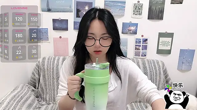 Snapshot of LiLiYbaby chatting on 12.04.25 LiLiYbaby online show from 12.04.25