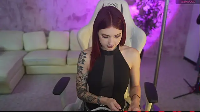 Magnetic Mia  online show from 12.03.25