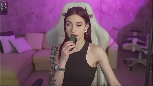 Magnetic Mia  online show from 02.26.26