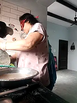 Snapshot of Punjabi_beauty123 chatting on 10.29.25 Punjabi beauty123 online show from 10.29.25