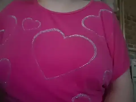 Snapshot of AalinnaK chatting on 12.20.25 AalinnaK online show from 12.20.25