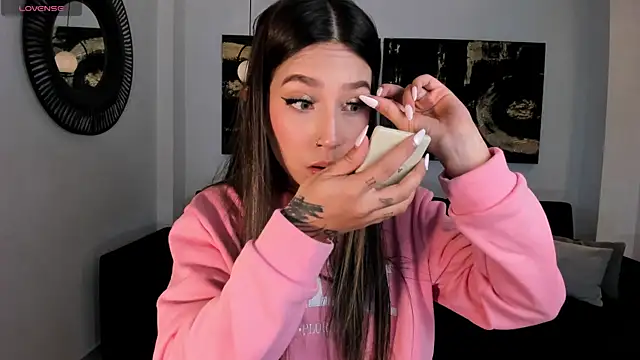 TaraLawrence online show from 09.26.25