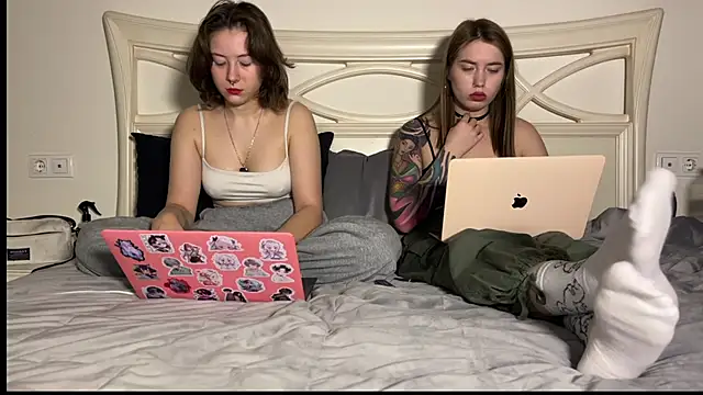 Snapshot of misswishh_ chatting on 02.14.25 misswishh online show from 02.14.25