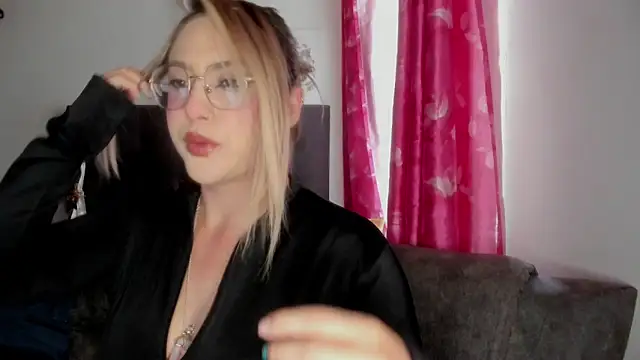 miss julietaa online show from 10.21.25