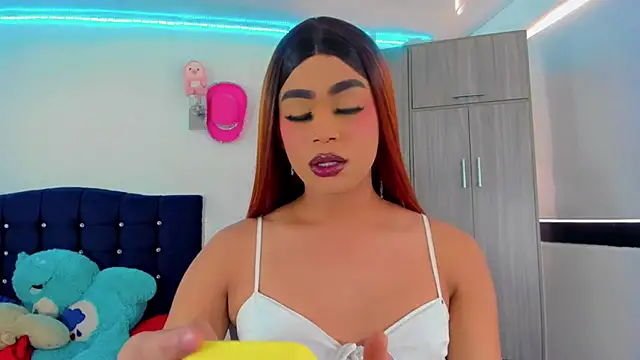 Hellen moons   online show from 10.08.25