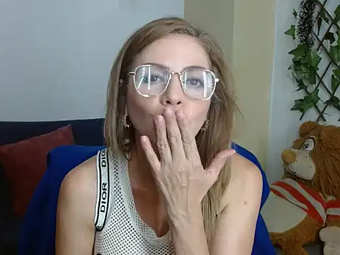 Snapshot of _melisaa_ chatting on 12.31.24 melisaa online show from 12.31.24