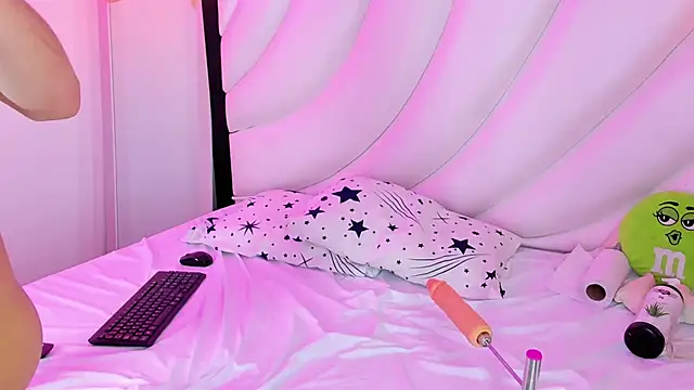 Hugo Coopers online show from 12.03.24