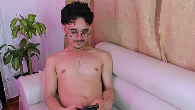 Hugo Coopers online show from 01.25.25