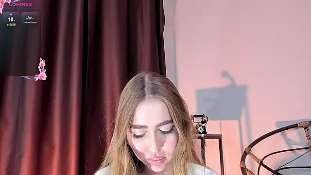 Lili Roze  online show from 12.08.24