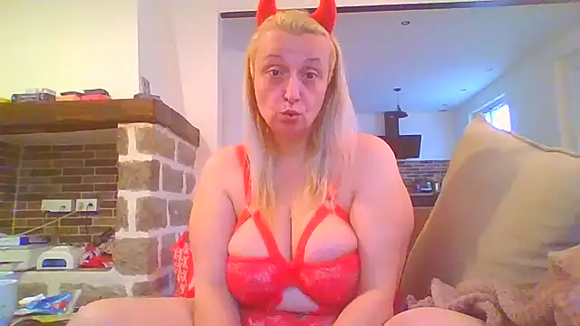 Melinastarr online show from 03.22.25