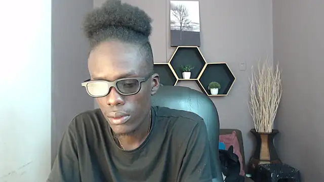 Snapshot of chombo_ath chatting on 02.18.25 chombo ath online show from 02.18.25