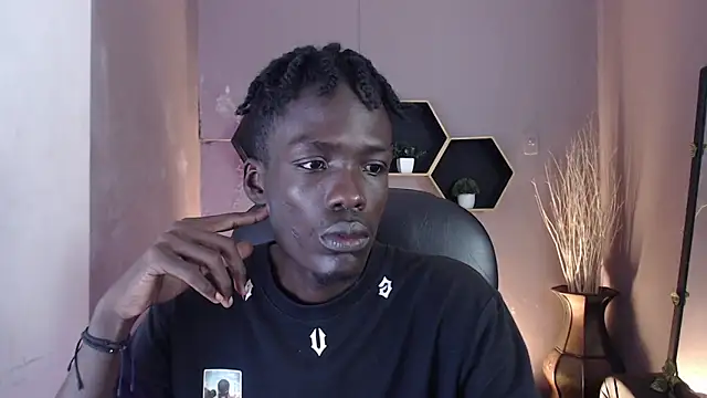 Snapshot of chombo_ath chatting on 09.08.25 chombo ath online show from 09.08.25