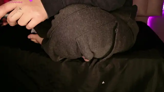 Snapshot of Megan_mooree_ chatting on 11.06.25 Megan mooree online show from 11.06.25