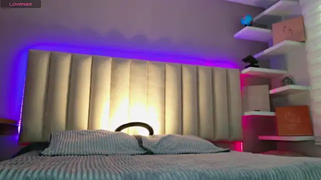 Snapshot of Megan_mooree_ chatting on 11.11.25 Megan mooree online show from 11.11.25