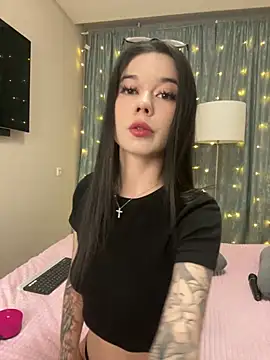 Snapshot of Vika_Gray chatting on 01.11.25 Vika Gray online show from 01.11.25