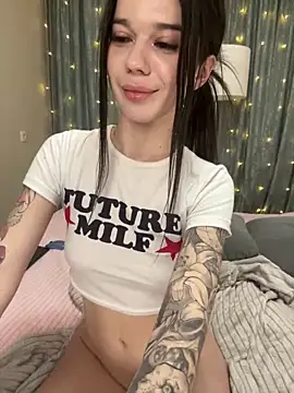 Snapshot of Vika_Gray chatting on 02.19.25 Vika Gray online show from 02.19.25