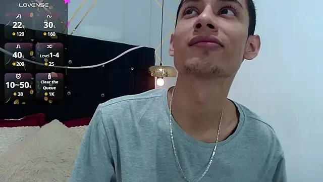 Snapshot of Oliver_king_sex chatting on 12.29.24 Oliver king sex online show from 12.29.24