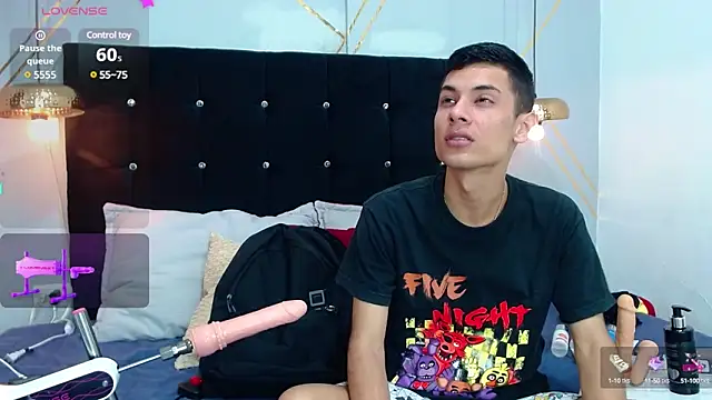 Snapshot of Oliver_king_sex chatting on 01.23.25 Oliver king sex online show from 01.23.25