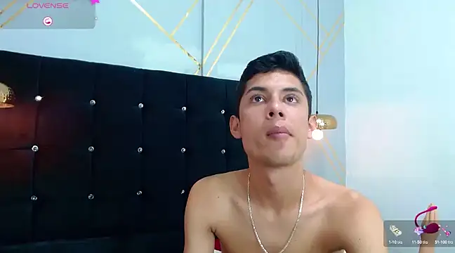 Snapshot of Oliver_king_sex chatting on 02.08.25 Oliver king sex online show from 02.08.25