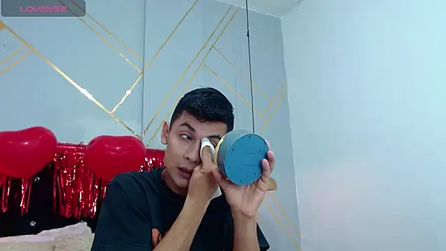 Snapshot of Oliver_king_sex chatting on 02.18.25 Oliver king sex online show from 02.18.25