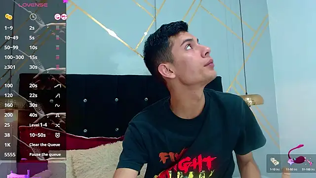 Snapshot of Oliver_king_sex chatting on 02.22.25 Oliver king sex online show from 02.22.25