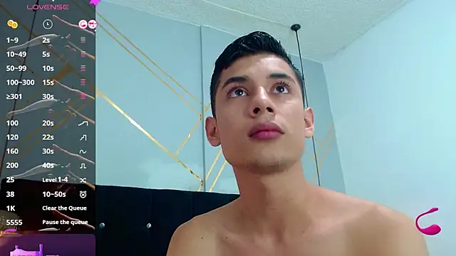 Snapshot of Oliver_king_sex chatting on 02.22.25 Oliver king sex online show from 02.22.25