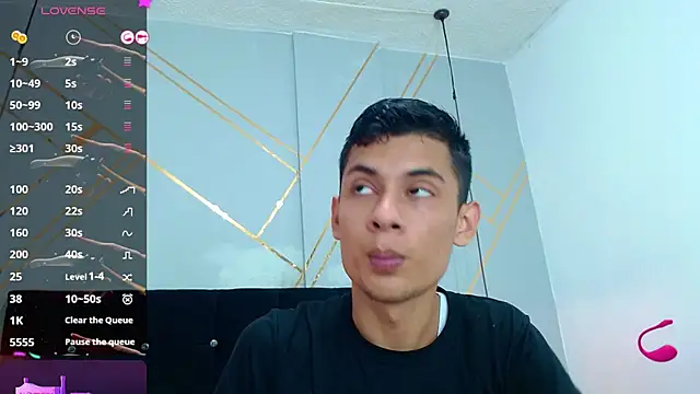 Snapshot of Oliver_king_sex chatting on 02.24.25 Oliver king sex online show from 02.24.25