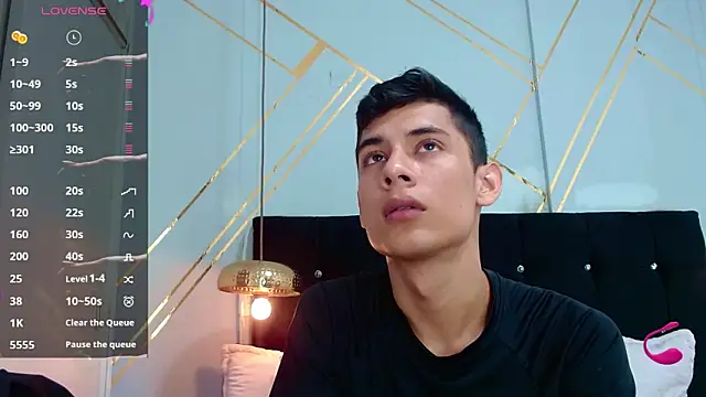 Snapshot of Oliver_king_sex chatting on 03.01.25 Oliver king sex online show from 03.01.25