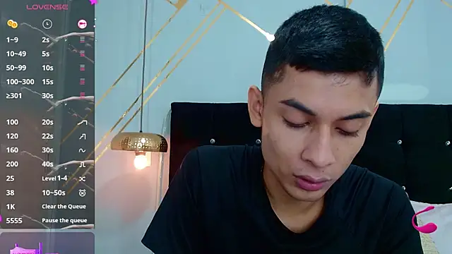 Snapshot of Oliver_king_sex chatting on 03.18.25 Oliver king sex online show from 03.18.25