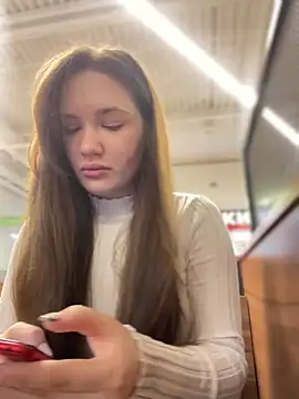 Snapshot of Holly_Molii chatting on 12.12.24 Holly Molii online show from 12.12.24