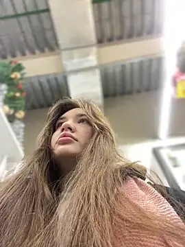 Snapshot of Holly_Molii chatting on 12.15.24 Holly Molii online show from 12.15.24