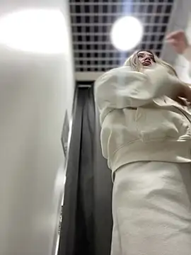 Snapshot of Holly_Molii chatting on 12.19.24 Holly Molii online show from 12.19.24