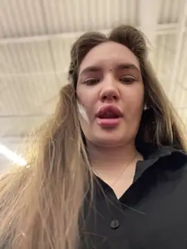 Snapshot of Holly_Molii chatting on 12.28.24 Holly Molii online show from 12.28.24