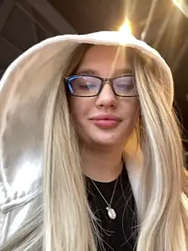 Snapshot of Holly_Molii chatting on 01.12.25 Holly Molii online show from 01.12.25