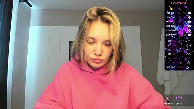 Snapshot of Holly_Molii chatting on 09.11.25 Holly Molii online show from 09.11.25