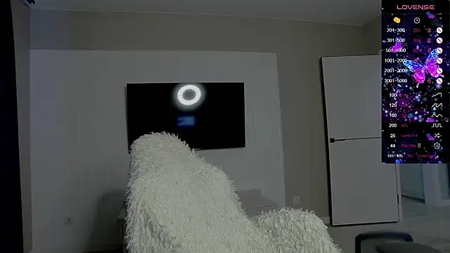 Holly Molii online show from 11.24.25