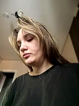 Holly Molii online show from 11.29.25