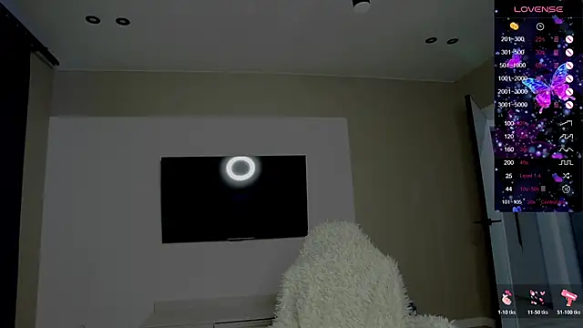 Holly Molii online show from 12.02.25