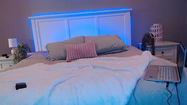 Naughty pussy2cum online show from 01.03.25
