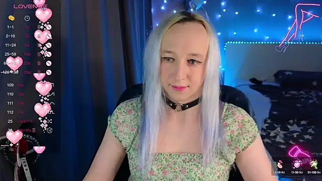 SexyTrixyLove online show from 02.08.25