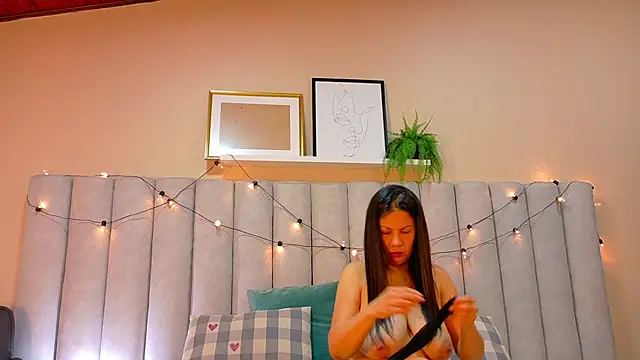 JaylaScott   online show from 11.30.25