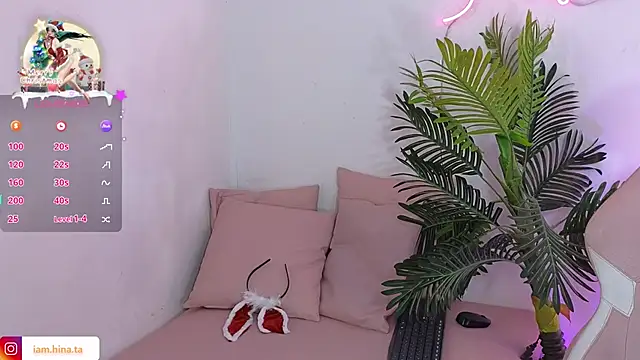 Snapshot of hina_tay chatting on 12.24.24 hina tay online show from 12.24.24