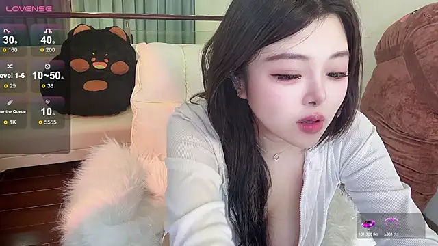 Snapshot of Bunny_Tutu chatting on 12.05.24 Bunny Tutu online show from 12.05.24