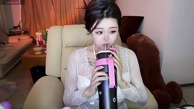 Snapshot of Bunny_Tutu chatting on 01.19.25 Bunny Tutu online show from 01.19.25