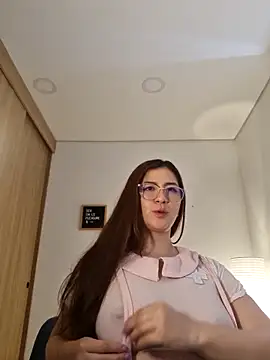 Snapshot of Rachel_t_ chatting on 10.18.25 Rachel t  online show from 10.18.25