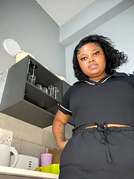 Curveysinaa online show from 10.07.25