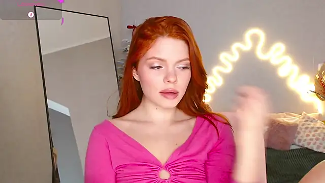 Snapshot of Red__Candy chatting on 01.25.25 Red Candy online show from 01.25.25