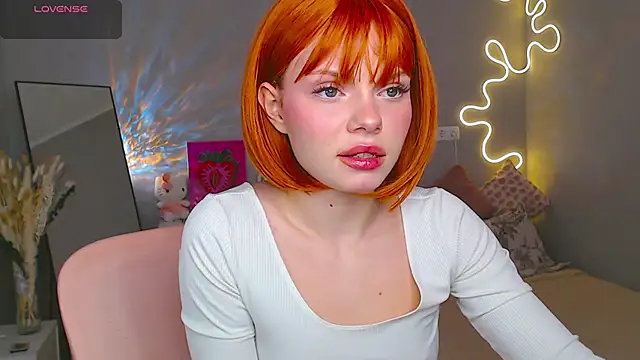 Snapshot of Red__Candy chatting on 02.25.25 Red Candy online show from 02.25.25