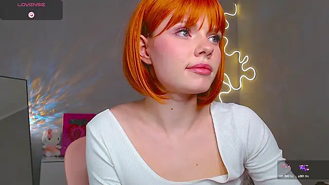 Snapshot of Red__Candy chatting on 02.25.25 Red Candy online show from 02.25.25