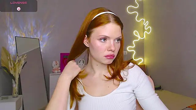 Snapshot of Red__Candy chatting on 03.06.25 Red Candy online show from 03.06.25